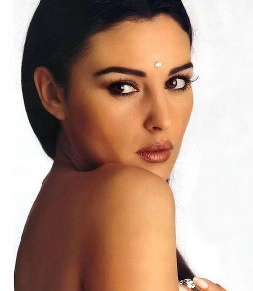 monica bellucci,hollywood actress,instagram pics,viral pics