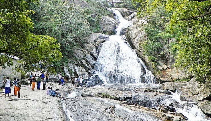 5 most beautiful waterfalls in tamilnadu,monkey waterfalls,bear shola falls,silver cascade,siruvani waterfalls,hogenakkal falls
