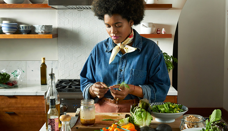 monsoon dandruff,home remedies for monsoon dandruff,remedies to treat dandruff,hair care tips,beauty tips