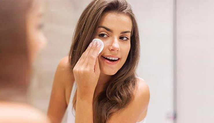 Monsoon makeup tips: बारिश के मौसम में फैल जाता है मेकअप, इन बातों का रखें ध्यान