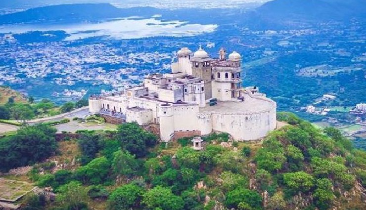 amazing tourist places in udaipur,top places udaipur,udaipur tourism,city palace udaipur,lake palace,jag mandir,monsoon palace,ahar museum,jagdish temple,fateh sagar lake,lake pichola,sukhadia circle,udaipur wax museum,udaipur travel guide,udaipur attractions,things to do in udaipur,best places in udaipur