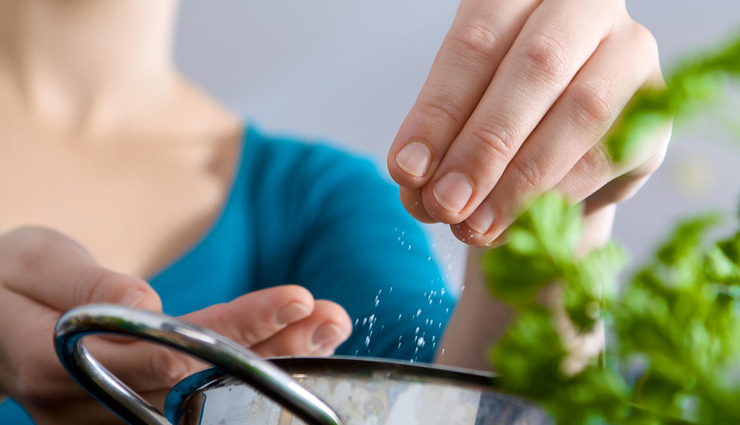 मानसून के समय में किचन में रखी खाद्य सामग्रियों और सब्ज़ियों का इन टिप्स की मदद से रखे ख्याल kitchen tips,monsoon kitchen tips,kitchen care tips,monsoon tips,household tips,household