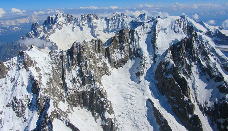 deadliest mountains,world most dangerous peaks,dangerous mountain climbs,treacherous summits,high-risk mountaineering,perilous mountain ascents,risky mountain expeditions,deadly mountain peaks,extreme climbing challenges,dangerous alpine adventures