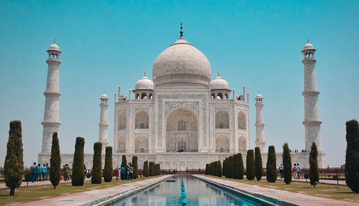 famous monuments to visit in india,monuments,india,taj mahal,qutub minar,Hawa Mahal,victoria memorial,charminar,the gateway of india,Hawa Mahal