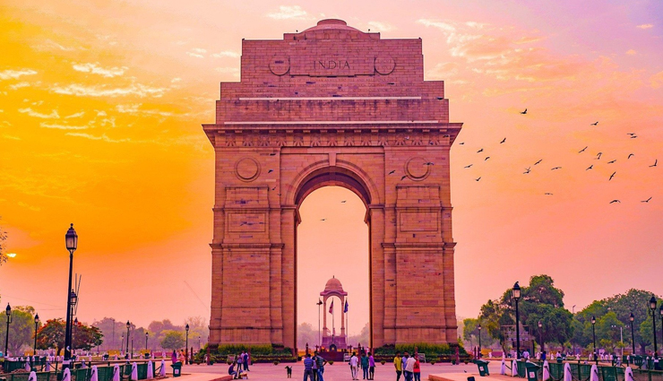 famous monuments,famous monuments in india,india,india gate,qutub minar,khajuraho temples,Hawa Mahal,humayun tomb,taj mahal