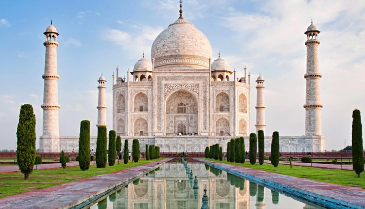 famous monuments,famous monuments in india,india,india gate,qutub minar,khajuraho temples,Hawa Mahal,humayun tomb,taj mahal