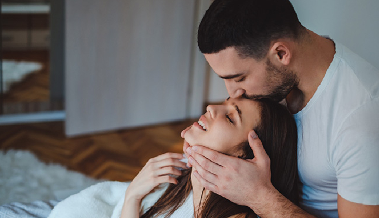 signs your soulmate is thinking of you,soulmate connection signs,soulmate telepathy,feeling your soulmates presence,soulmate thoughts,psychic connection soulmate,intuitive signs of soulmate thinking,unexpected signs of soulmate connection,emotional signs of soulmate bond,soulmate energy