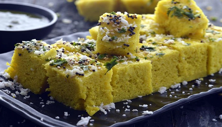 पौष्टिक स्नैक्स में बनाए मूंग दाल ढोकला, मिनटों में होगा तैयार #Recipe 