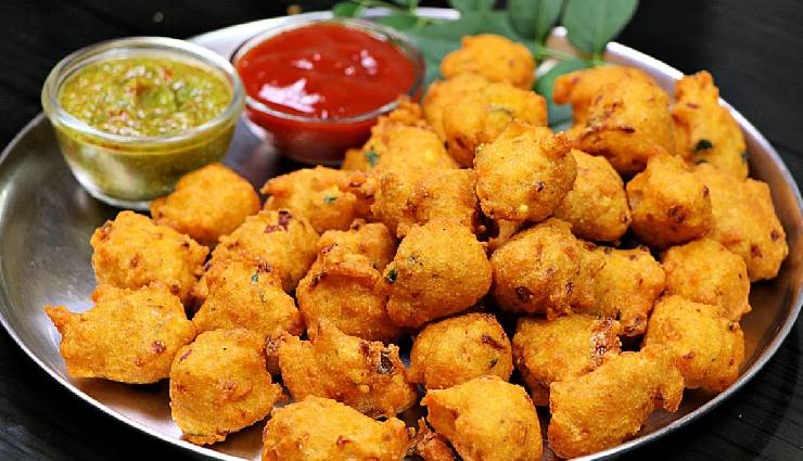 मूंग दाल से बनी पकौड़ी आपको बना देगी दीवाना, सुहाने मौसम में बढ़ जाती है मांग #Recipe