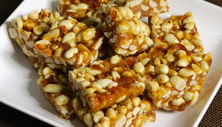 सर्दियों का मेवा है 'मूंगफली की चिक्की', जानें बनाने का तरीका #Recipe