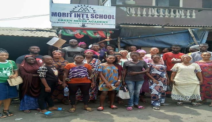 इस स्कूल में फीस के तौर पर ली जाती हैं बेकार प्लास्टिक की बोतलें, कारण ला देगा चहरे पर मुस्कान