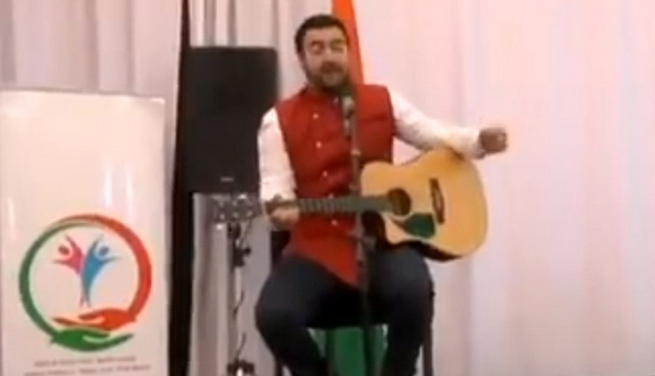 Moroccan singer sings Mahatma Gandhi’s favourite bhajan ‘Vaishnav Jan To Tene Kahiye’ 
