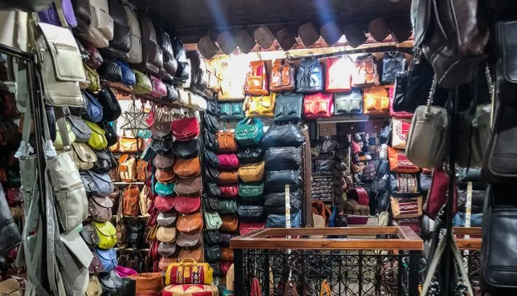 moroccan leather,argan oil,lanterns,rugs and carpets,bread baskets,pottery,things to buy from morocco,morocco