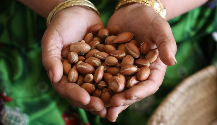 moroccan leather,argan oil,lanterns,rugs and carpets,bread baskets,pottery,things to buy from morocco,morocco