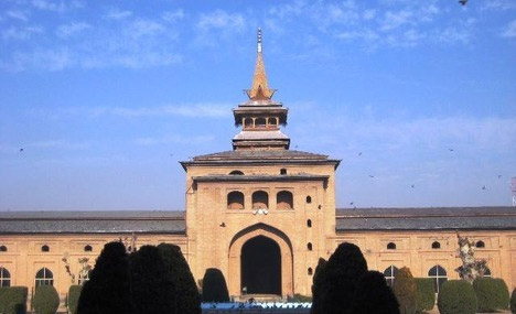 mosque in jammu and kashmir,must visit mosque,jammu and kashmir,hazratbal mosque,charar-e-sharif,hamdan mosque,aali masjidmasjid of akhund mullah or akhoon mulla