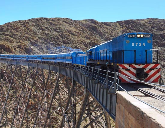दुनिया के 6 सबसे खतरनाक रेलवे ट्रैक, बनाए छुट्टियों में घूमने का प्लान