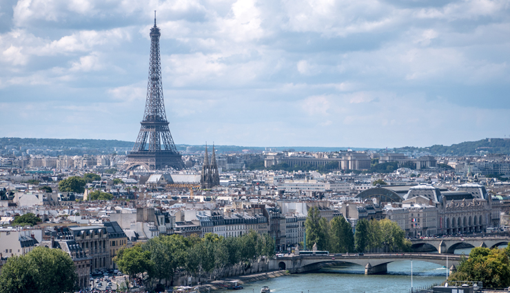 holiday destinations in the world,most visited holiday destinations,the maldives,queenstown,new zealand,paris,france,new york,united states of america,hong kong,china