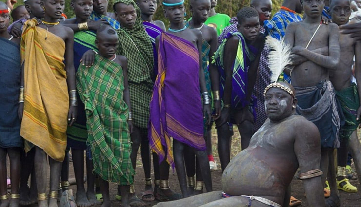 अनोखी परंपरा: मोटे होने के लिए यहां के मर्द पीते है गाय का खून, बड़ी तोंद वालों की सबसे ज्यादा इज्जत