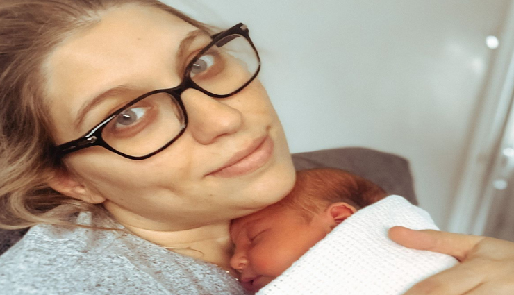 मां बनने के बाद महिला ने बनाई एक रूलबुक, शर्ते पूरी करने वाला ही मिल पाता हैं बच्चे से 