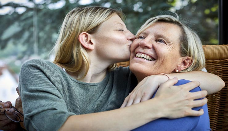मां-बेटी के रिश्ते को इस तरह बनाए मजबूत, रखें इन बातों का ध्यान
