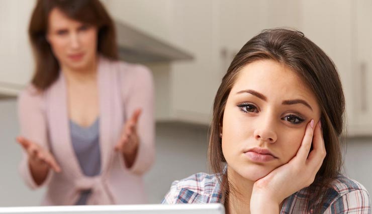 मां और बेटी के बीच दूरियों की वजह बनती हैं ये 5 गलतियां, जानें और करें सुधार