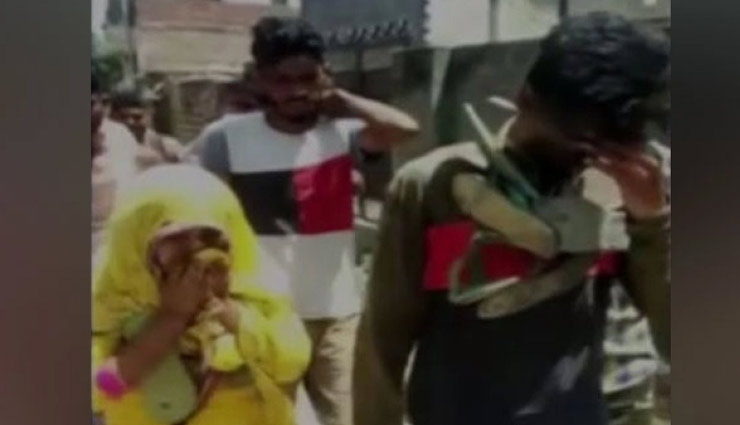 Married woman and juvenile boy trashed and garlanded with shoes for being in a relationship