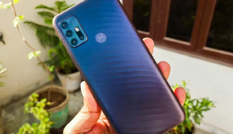 5 कैमरे और 6000mAh बैटरी वाला धांसू फोन! 9,999 रुपये में छा गया Motorola G10 Power 