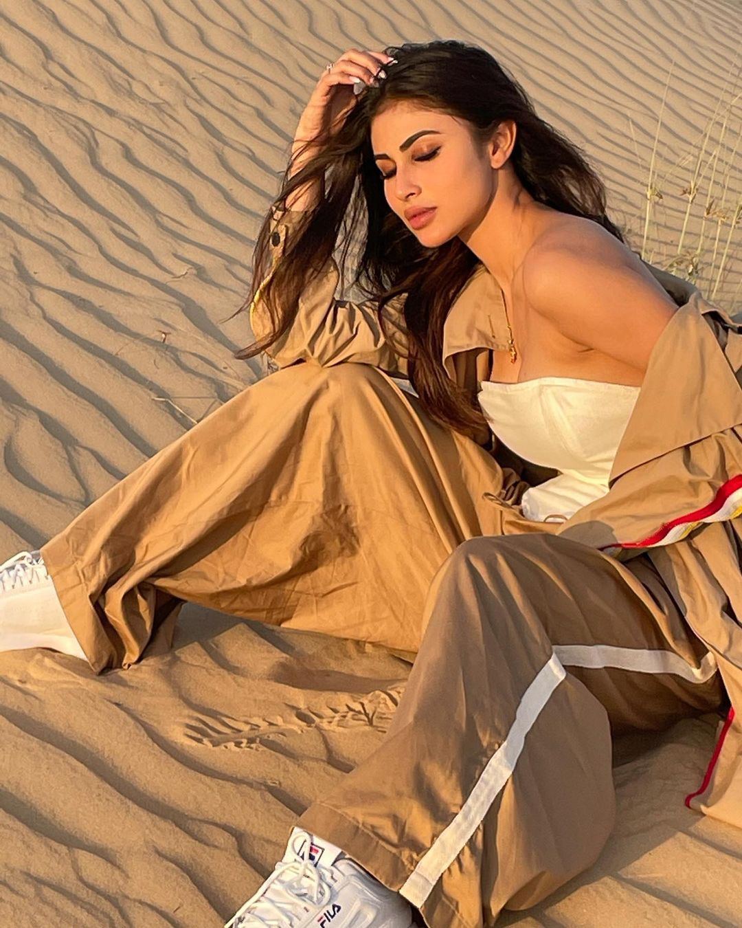 mouni roy,mouni roy hot photos,mouni roy latest photoshoot,mouni roy latest pics,mouni roy news,mouni roy photos,entetainment,bollywood news