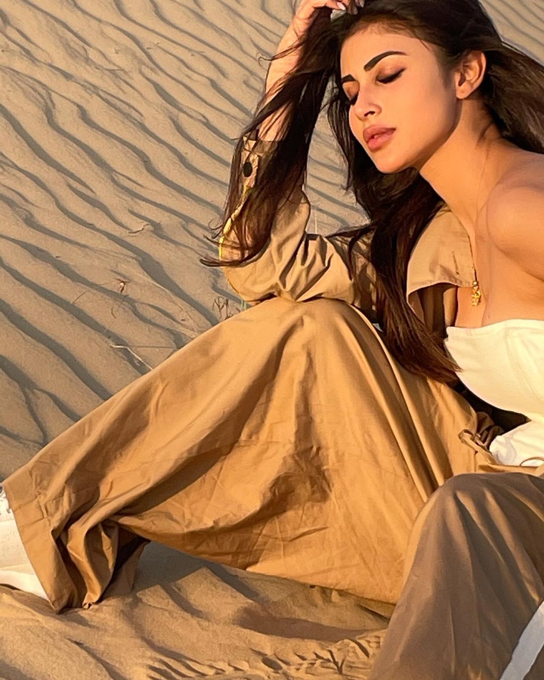 mouni roy,mouni roy hot photos,mouni roy latest photoshoot,mouni roy latest pics,mouni roy news,mouni roy photos,entetainment,bollywood news