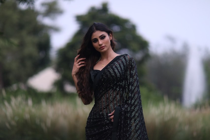 mouni roy,mouni roy black saree,mouni roy in black saree,mouni roy hot photos,mouni roy latest photoshoot,entertainment