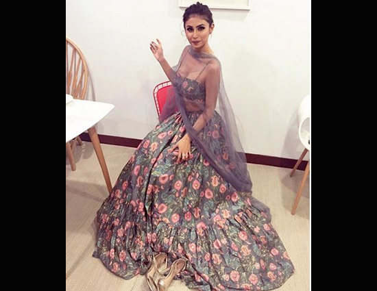 Mouni Roy is Back To Beat Monday Blues in a Traditional Avatar