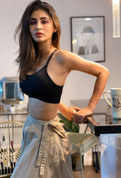 mouni roy,mouni roy engaged,diamond ring,mouni roy news,mouni roy viral photos,entertainment,bollywood news