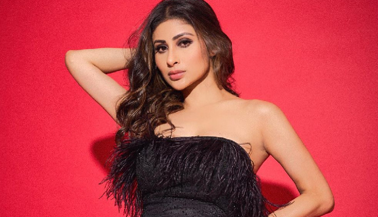 2 News : बोल्ड ड्रेस में दिखीं मौनी रॉय, यूजर्स ने की खिंचाई, KBC में पिता से जुड़े इस सवाल का जवाब नहीं दे पाईं सुहाना 
