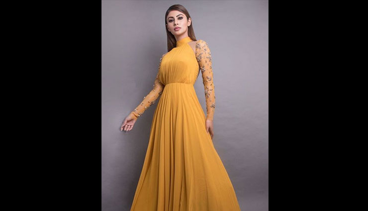 हॉल्टर नेक प्लेन बैकलेस गाउन में दिखा मौनी रॉय का दिलकश अंदाज, लुक ने किया इम्प्रेस mouni roy,made in china,made in china trailer,made in china trailer launch event,mouni roy at trailer launch event,mouni roy hot look,mouni roy in backless gown,mouni roy latest photos,mouni roy hot photos,mouni roy instagram,rajkummar rao,fashion,fahion tips