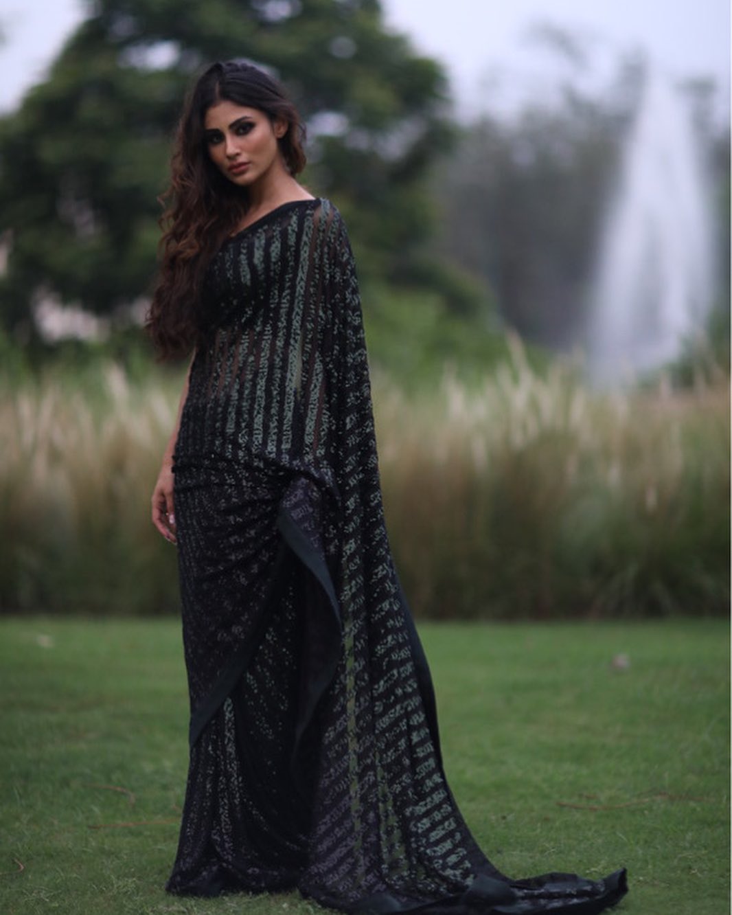 mouni roy,mouni roy black saree,mouni roy in black saree,mouni roy hot photos,mouni roy latest photoshoot,entertainment