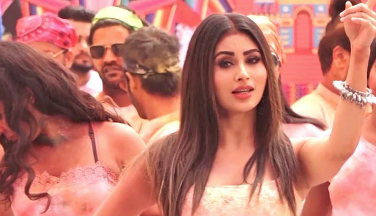 मौनी रॉय के होली सॉन्ग ने रिलीज के साथ ही यूट्यूब पर मचाई धूम, 27 लाख से ज्यादा बार देखा गया