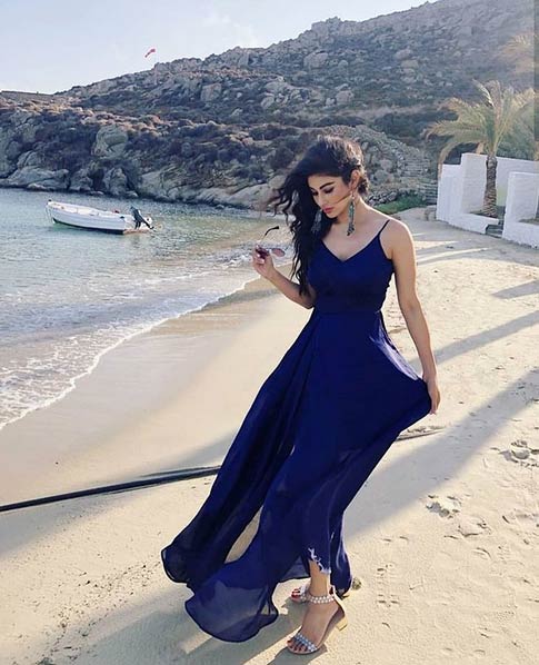 bollywood,mouni roy,mouni roy latest pics,mouni roy hot pics