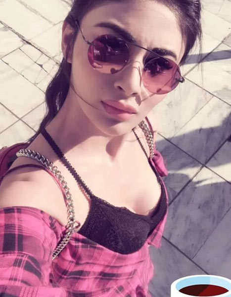 bollywood,mouni roy,mouni roy latest pics,mouni roy hot pics