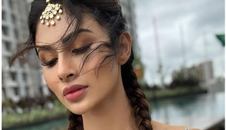 bollywood navratri hairstyles,navratri 2024 hairstyles,kriti sanon ponytail hairstyle,ananya panday side-parted lob,alia bhatt navratri hairstyle,sonam kapoor high bun,janhvi kapoor messy bun,kiara advani fishtail braid,mouni roy pigtail braids,festive hairstyles,bollywood inspired hairstyles,ethnic hairstyles,navratri hair ideas,easy navratri hairstyles