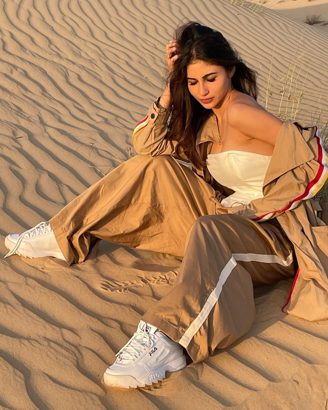 mouni roy,mouni roy hot photos,mouni roy latest photoshoot,mouni roy latest pics,mouni roy news,mouni roy photos,entetainment,bollywood news