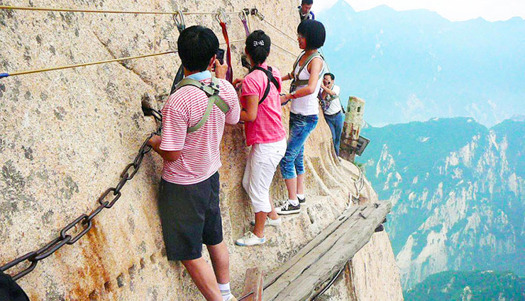 hiking trails in the world,difficult hiking trails in world,hiking,trans canada trail,mount huashan,everest base camp,inca trail,camino de santiago,travel,holidays,travel guide