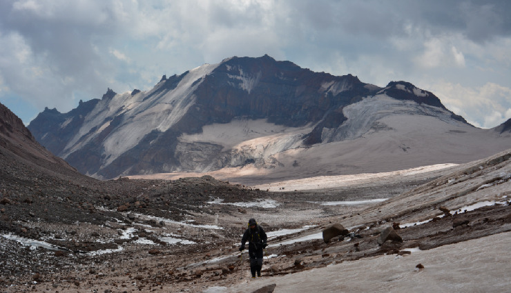 climbing mountains asia,best mountains to climb asia,asian trekking destinations,himalayan trekking,yala peak trek,mera peak climbing,mount kazbek expedition,umm ad dami desert trek,mount rinjani volcano climb,mount agung bali,ut kangri ladakh,meesapulimala western ghats,mount yarigatake japan,jukku pass kyrgyzstan,adventure travel asia,trekking experiences asia
