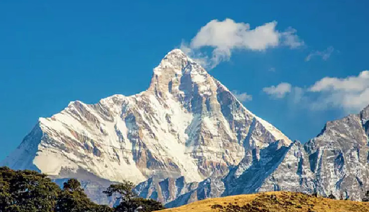highest mountain peaks in india,top indian mountains,kanchenjunga peak,kamet peak,saltoro kangri,mamostong kangri,trisul peak,abi gamin,mount nanda devi,hardeol peak,anamudi peak,doddabetta peak,mountain trekking india