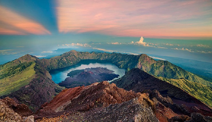 climbing mountains asia,best mountains to climb asia,asian trekking destinations,himalayan trekking,yala peak trek,mera peak climbing,mount kazbek expedition,umm ad dami desert trek,mount rinjani volcano climb,mount agung bali,ut kangri ladakh,meesapulimala western ghats,mount yarigatake japan,jukku pass kyrgyzstan,adventure travel asia,trekking experiences asia