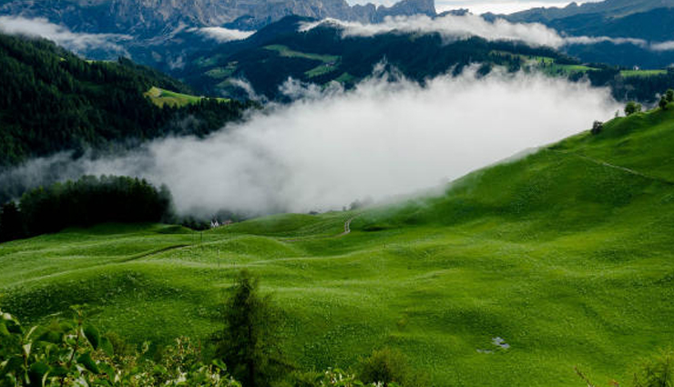 Discover the Majestic Mountain Peaks of Karnataka