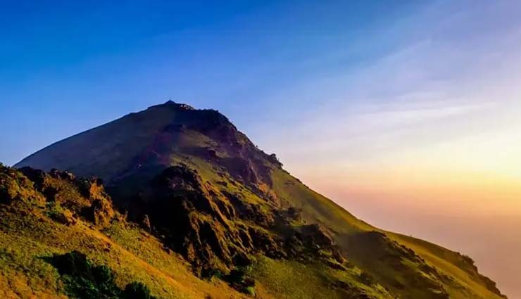 highest mountain peaks,highest mountain peaks  in karnataka,karnataka,mullayanagiri  peak,baba budangiri range,kudremukh peak,tadiandamol peak,pushpagiri peak