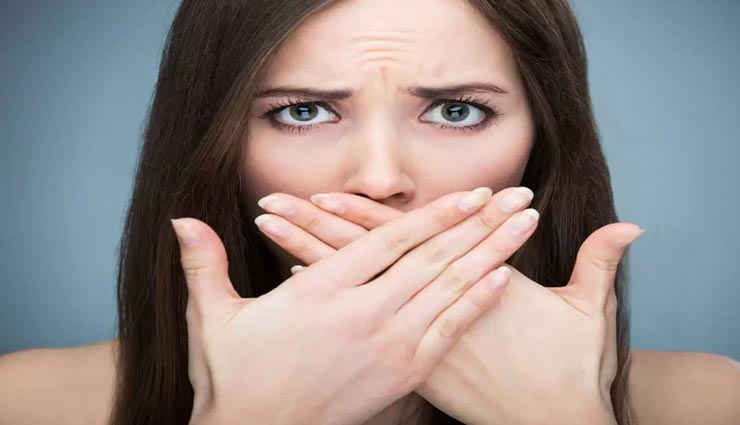 इन घरेलू नुस्खों से दूर होगी मुंह की बदबू, बचेंगे दूसरों के सामने शर्मिंदा होने से