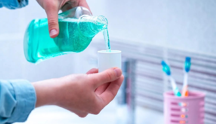 mouthwash benefits,oral hygiene routine,mouthwash pros and cons,fresh breath solutions,dental health tips,mouthwash ingredients,oral care products,mouthwash effectiveness,mouthwash safety concerns,dental hygiene practices,choosing the right mouthwash,oral health advice,mouthwash ingredients to avoid,environmental impact of mouthwash,best mouthwash options