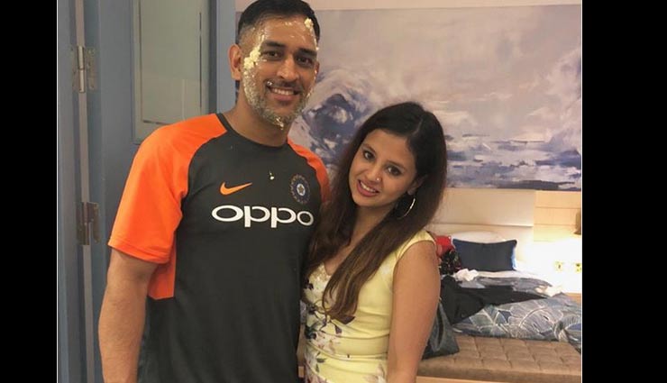 साक्षी ने धौनी के बर्थडे पर शेयर की तस्वीर, साथ में लिखा ये इमोशनल मेसेज