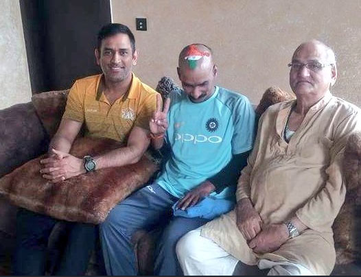 cricket,ms dhoni,sachin tendulkar,fan,sudhir,photo